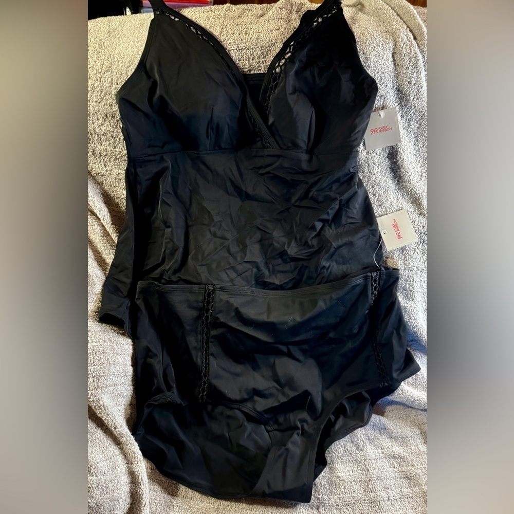 NWT Ruby Ribbon Shapewear Tankini SwimSuit (2 pc) Top is a sz 14 bottoms are xxl